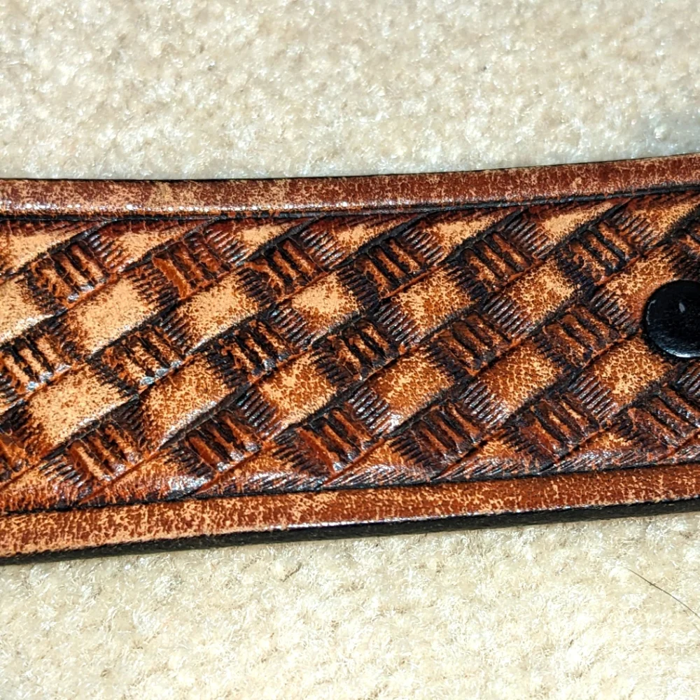 Brown belt, genuine leather, carved braided pattern,‎ silver toned buckle